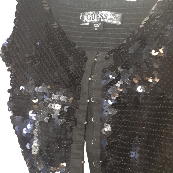 3/$20 - Guess crop top - Picture 3 of 3